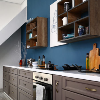 Kuchyň s modrou stěnou - Nábytek STYL Turnov