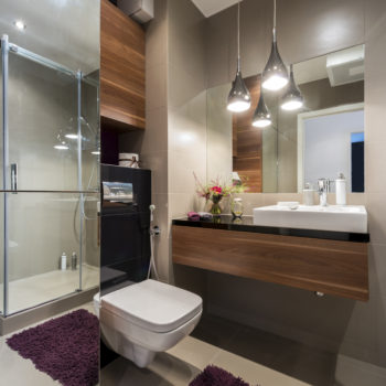 Fialové koberečky v koupelně - Nábytek STYL Turnov